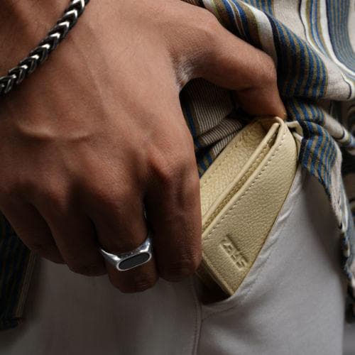 Zays Premium Leather Magnetic Card Holder - Slim and Eco-Friendly Mini Wallet for Unisex - Handmade Secure Compact and Stylish Design (ZCW114-Light Cream)