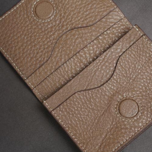 Zays Premium Leather Magnetic Card Holder - Slim and Eco-Friendly Mini Wallet for Unisex - Handmade Secure Compact and Stylish Design (ZCW117-Dark Cream)