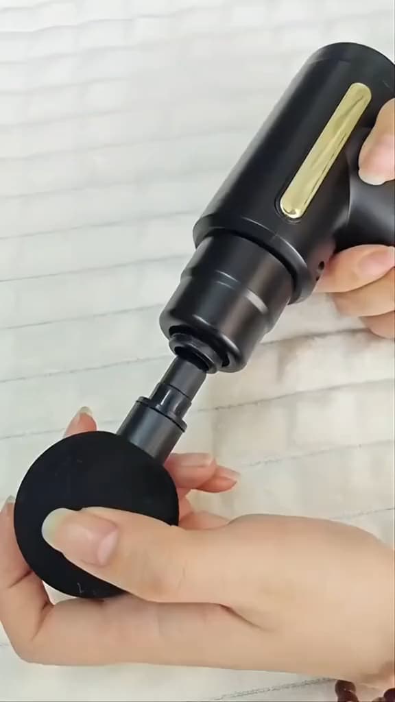 Portable mini massager deep tissue Therapy to relieve muscle soreness, used for athletes, percussion muscle massager and back massager